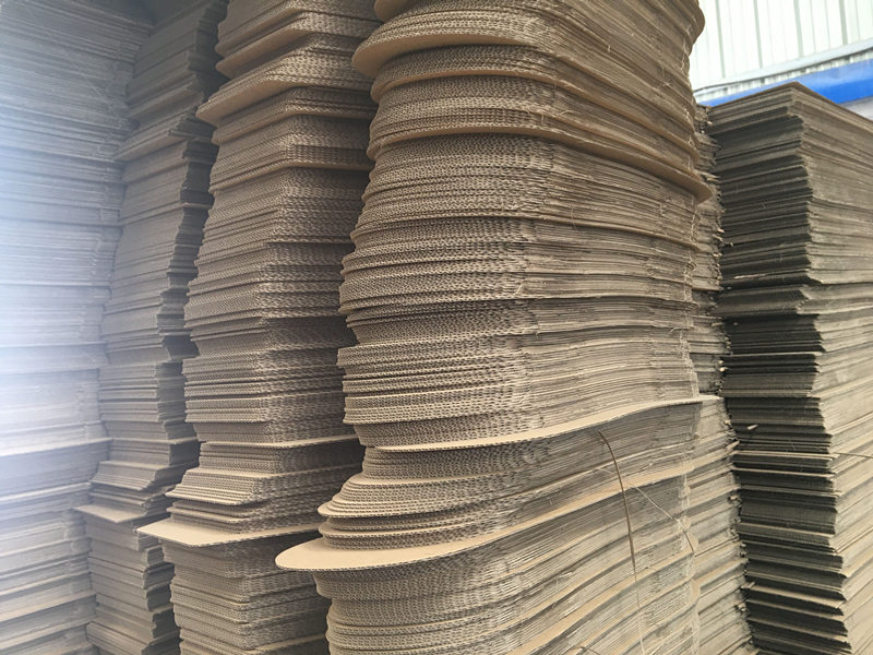 瓦楞紙(zhi)箱生産團隊(duì)